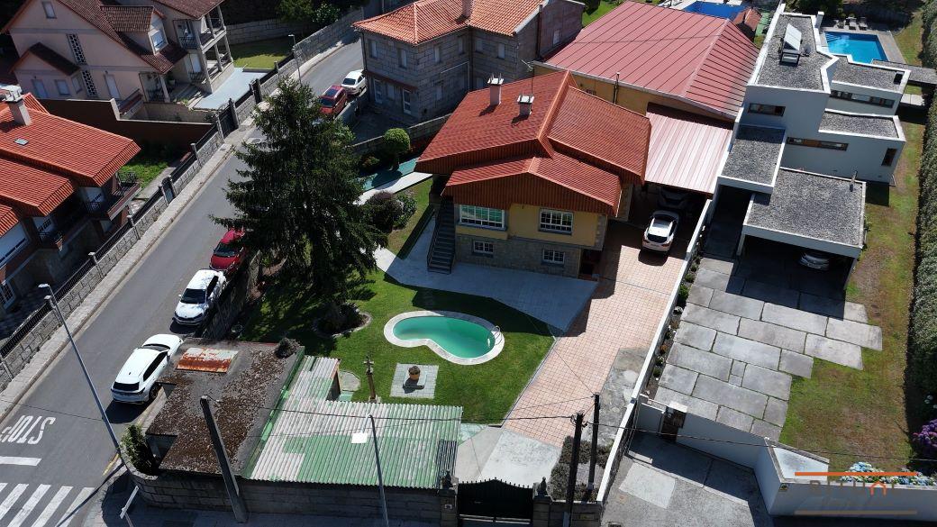 CASA UNIFAMILIAR PRÓXIMA AL CENTRO DE VILAGARCIA