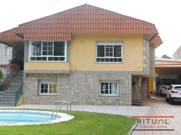 CASA UNIFAMILIAR PRÓXIMA AL CENTRO DE VILAGARCIA