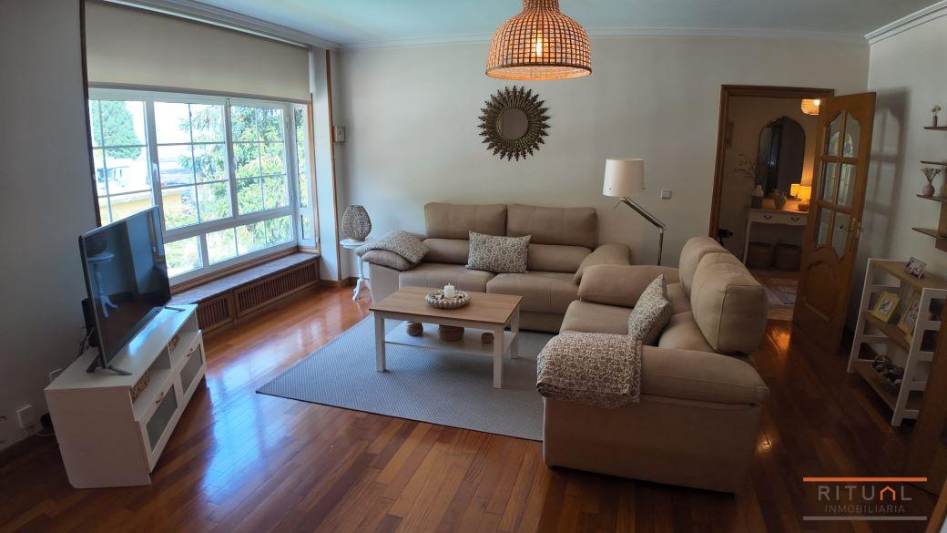 CASA UNIFAMILIAR PRÓXIMA AL CENTRO DE VILAGARCIA