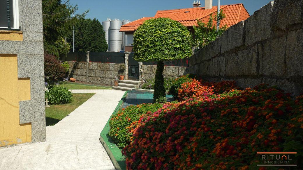 CASA UNIFAMILIAR PRÓXIMA AL CENTRO DE VILAGARCIA