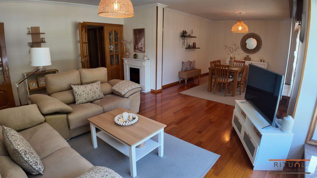 CASA UNIFAMILIAR PRÓXIMA AL CENTRO DE VILAGARCIA