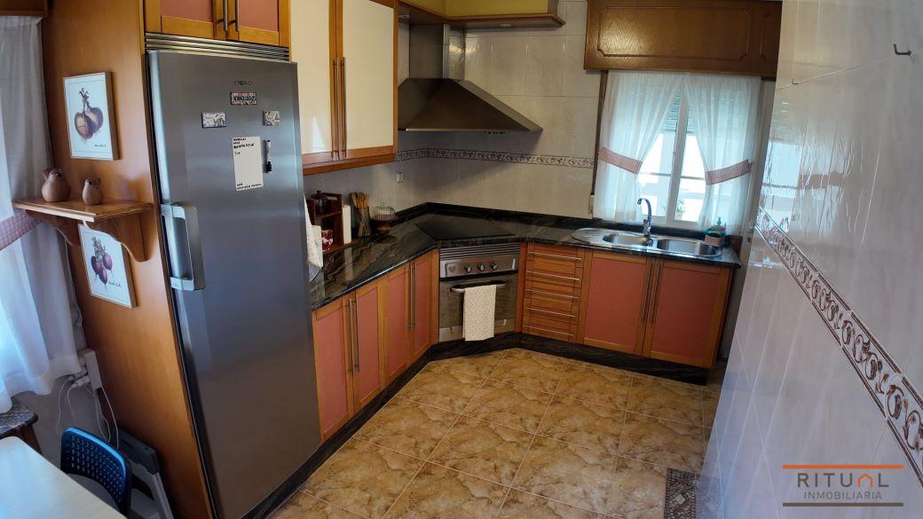 CASA UNIFAMILIAR PRÓXIMA AL CENTRO DE VILAGARCIA