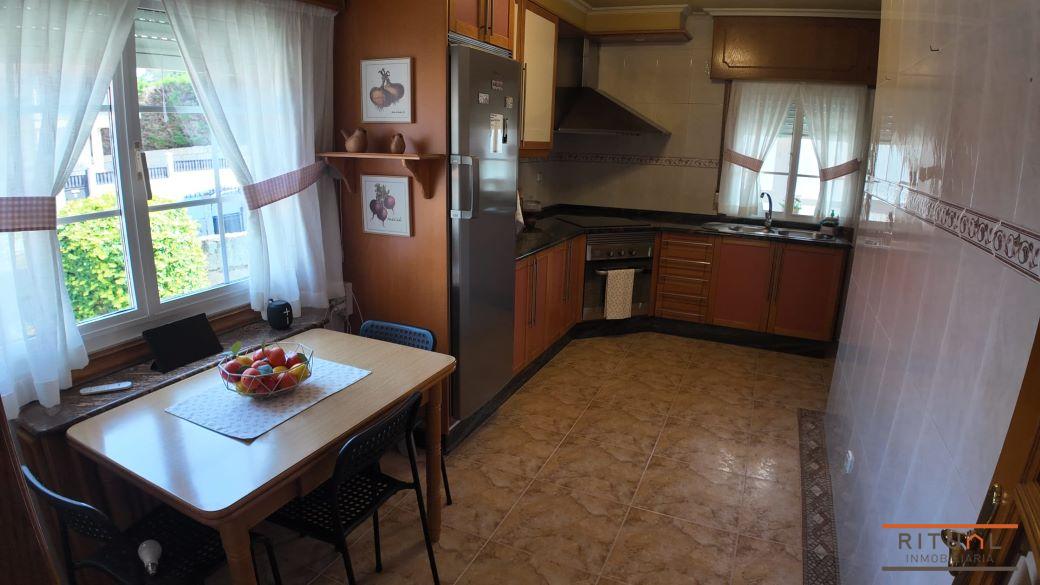 CASA UNIFAMILIAR PRÓXIMA AL CENTRO DE VILAGARCIA
