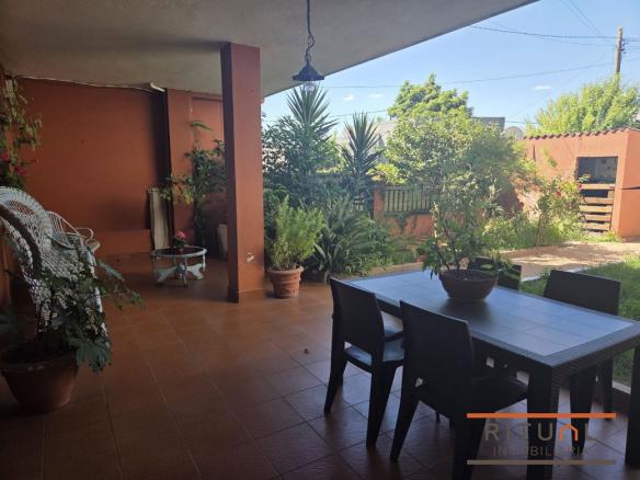 CASA CON SOLAR A LA VENTA PRÓXIMA A LA PLAYA