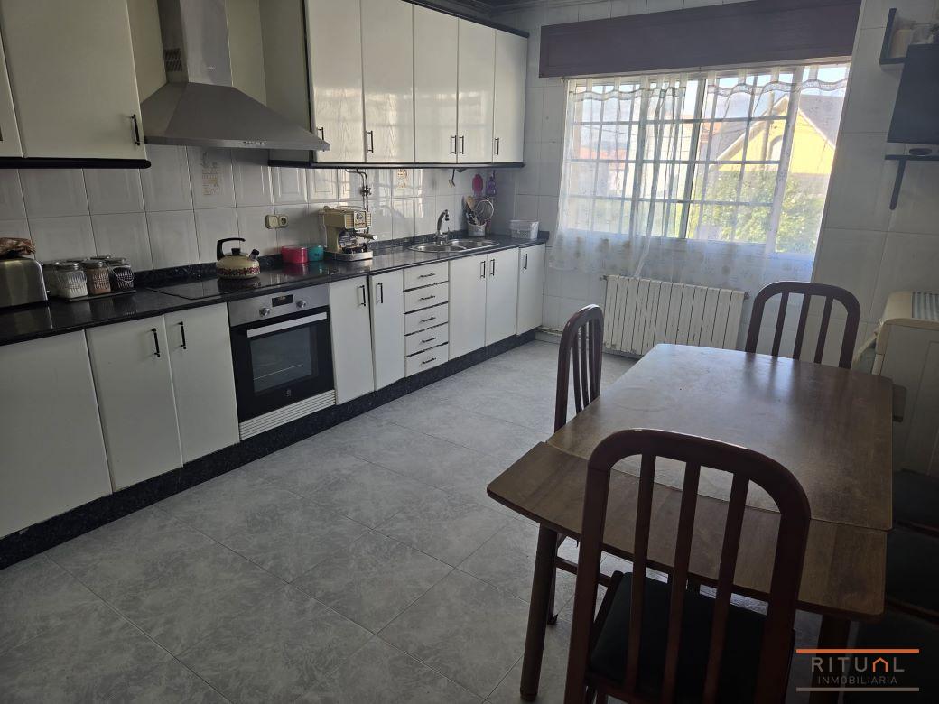 CASA CON SOLAR A LA VENTA PRÓXIMA A LA PLAYA