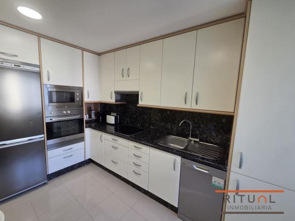 EXCELENTE VIVIENDA EN CAMBADOS