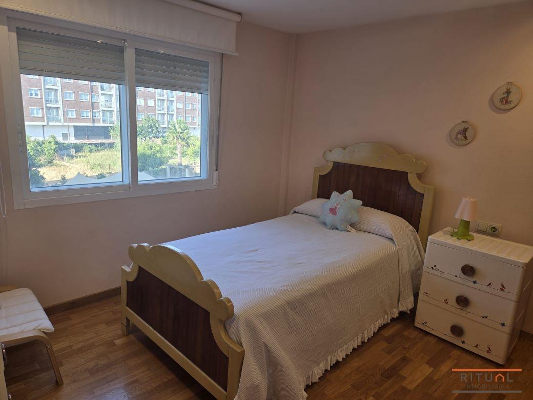 EXCELENTE VIVIENDA EN CAMBADOS