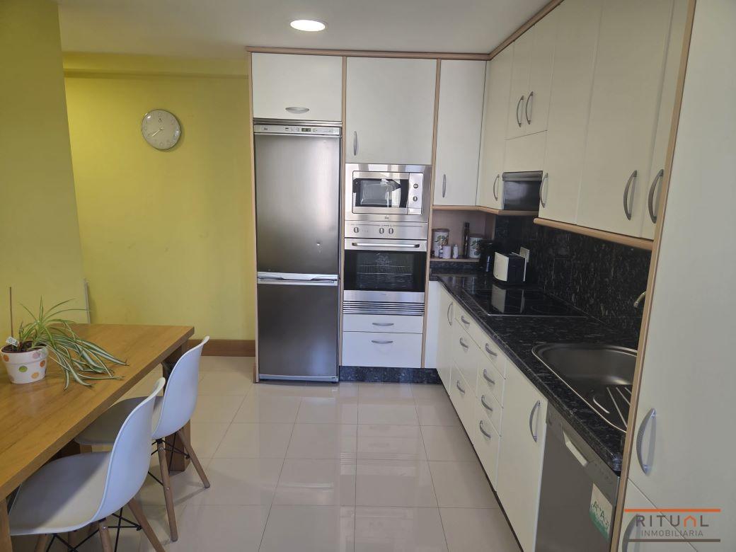 EXCELENTE VIVIENDA EN CAMBADOS