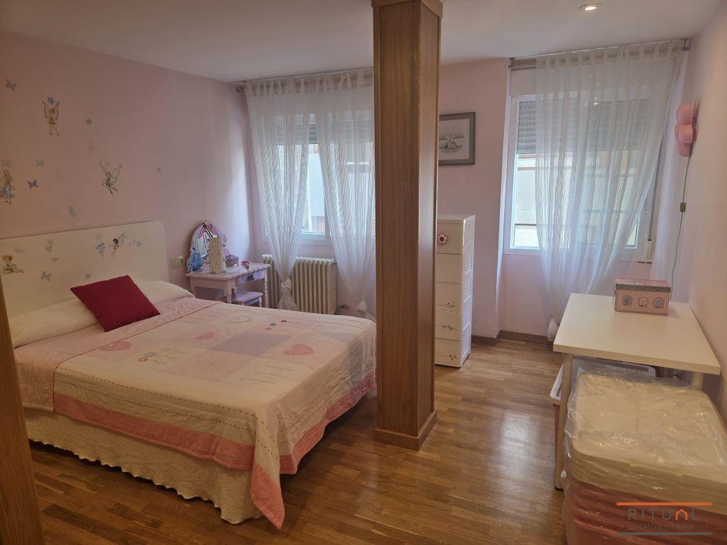 EXCELENTE VIVIENDA EN CAMBADOS