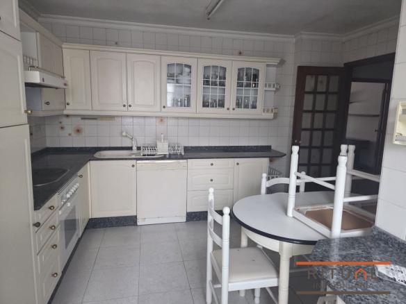 VIVIENDA TRES DORMITORIOS A LA VENTA