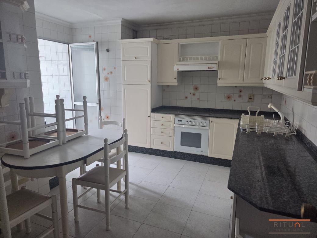 VIVIENDA TRES DORMITORIOS A LA VENTA